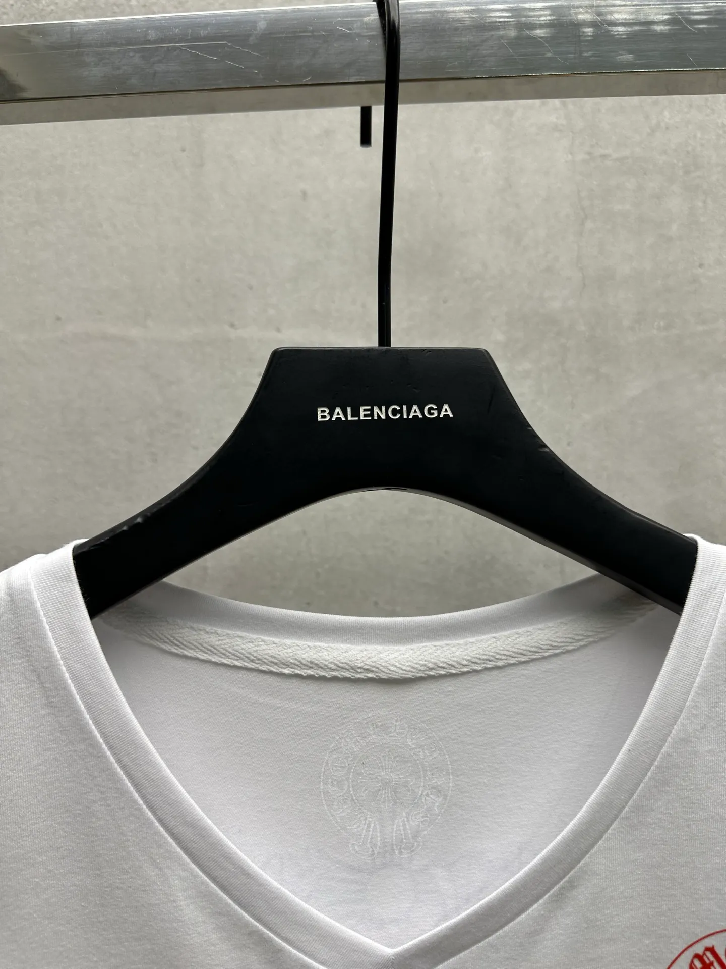 P126 #083 CHROME HEARTS 25SS women's T-shirt Made of 220G original consistent fabric V-neck women's waist style The whole body is made of imported digital direct printing Color: White Size: S M L